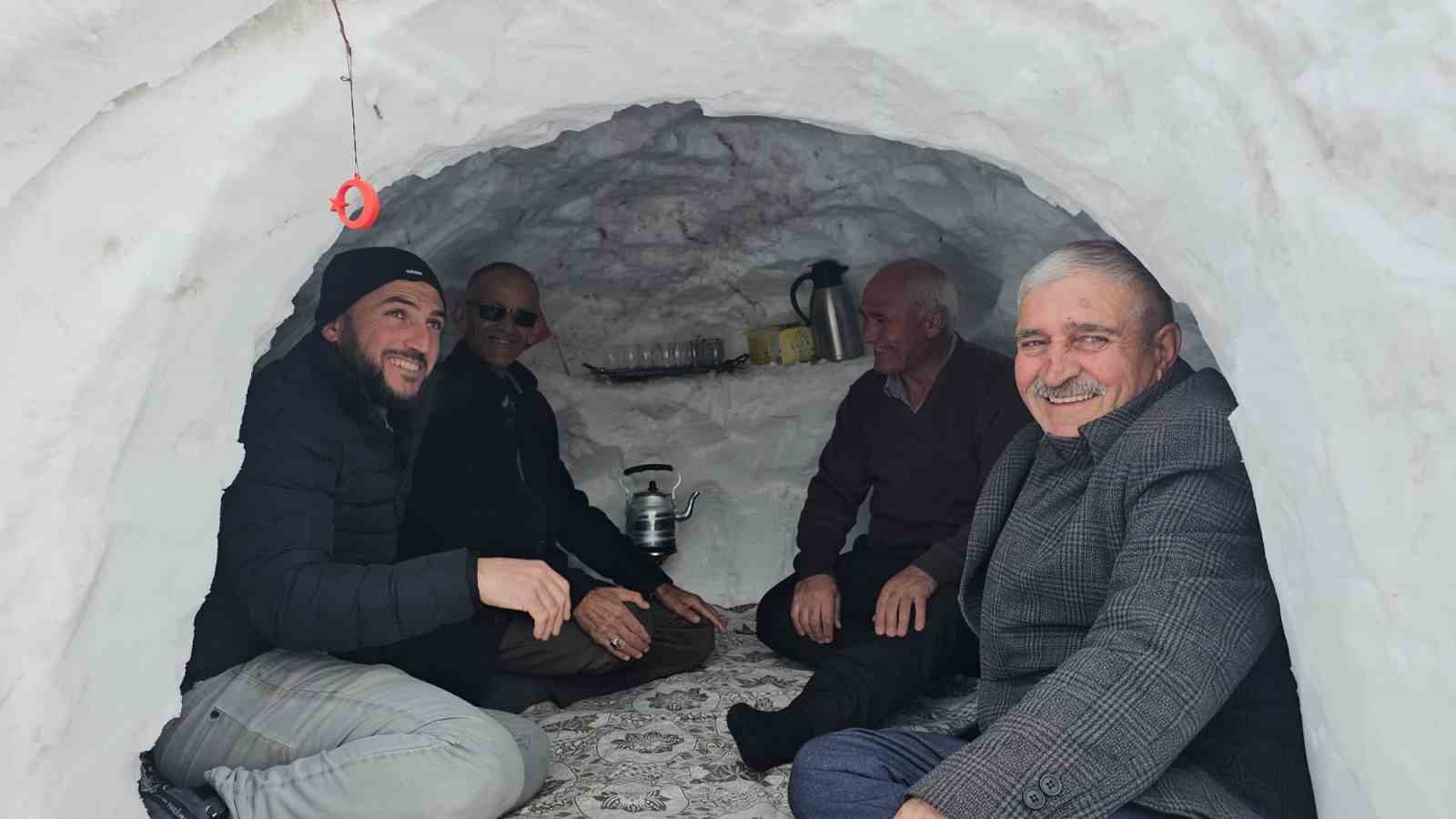adilcevazda esnaf biriken kardan cay evi yapti 5 lQWjaTKC