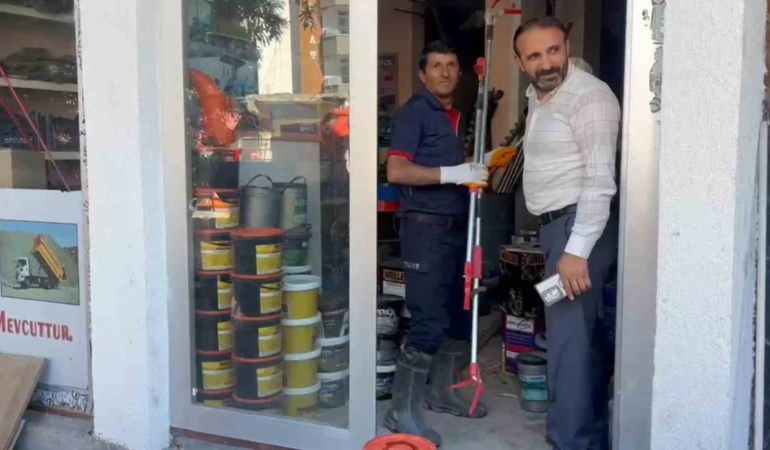 adilcevazda-is-yerine-giren-yilan-ekipleri-harekete-gecirdi-rs7emUdF.jpg