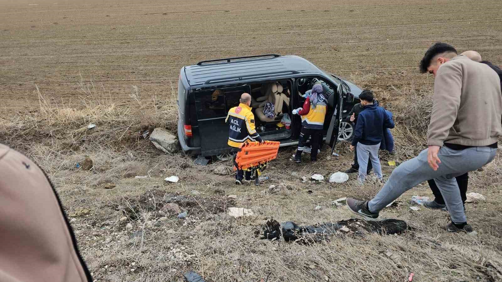 adilcevazda kontrolden cikan arac takla atti 1 kisi yaralandi 2 BUu2lkk7