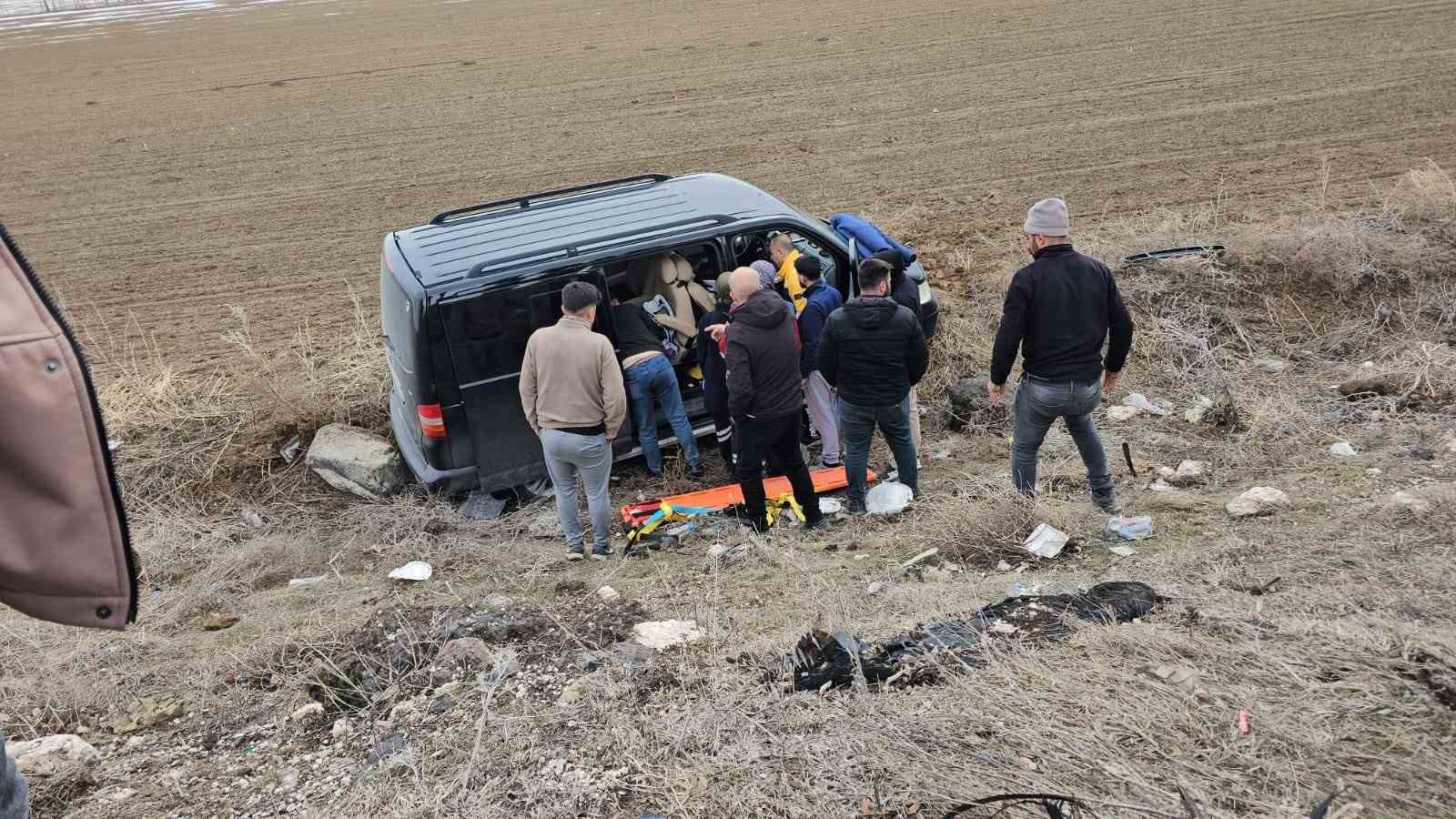 adilcevazda kontrolden cikan arac takla atti 1 kisi yaralandi 3 nkghk6CJ