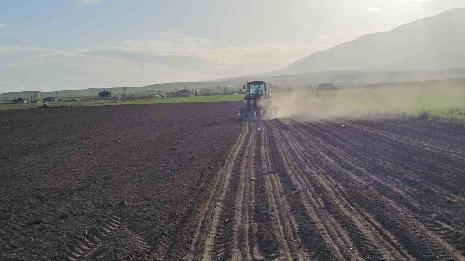 adilcevazda seker pancari ekimi basladi 0 6A25CrXM