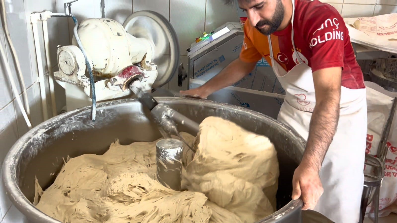 adilcevazda uc firin ramazan pidesini eski fiyattan satacak 3 hHQiDjni