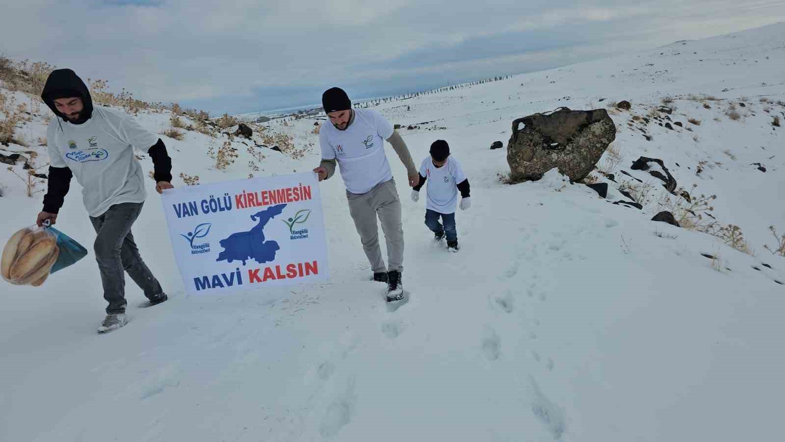 adilcevazda yaban hayvanlari unutulmadi aktivistlerden suphan dagi etegine yem birakti 3 r4ka2Tge