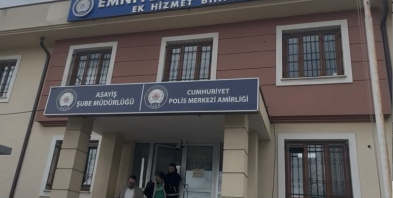 adiniz terore karisti yalaniyla 1 milyon tl dolandirdi kacis ani kameraya yansidi 1 lhlUwTEu