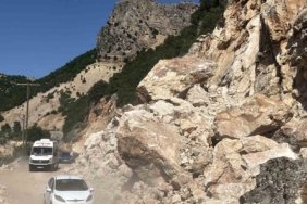 adiyaman-celikhan-karayolunda-heyelan-dgvhIw8r.jpg