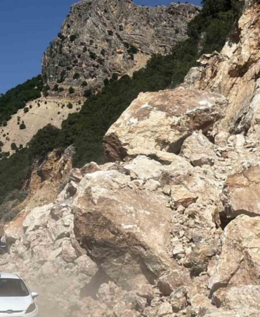 adiyaman-celikhan-karayolunda-heyelan-dgvhIw8r.jpg
