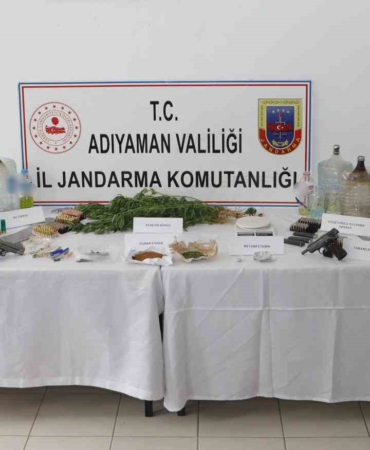 adiyaman-merkezli-uyusturucu-operasyonu-11-gozalti-IiTr9qPP.jpg