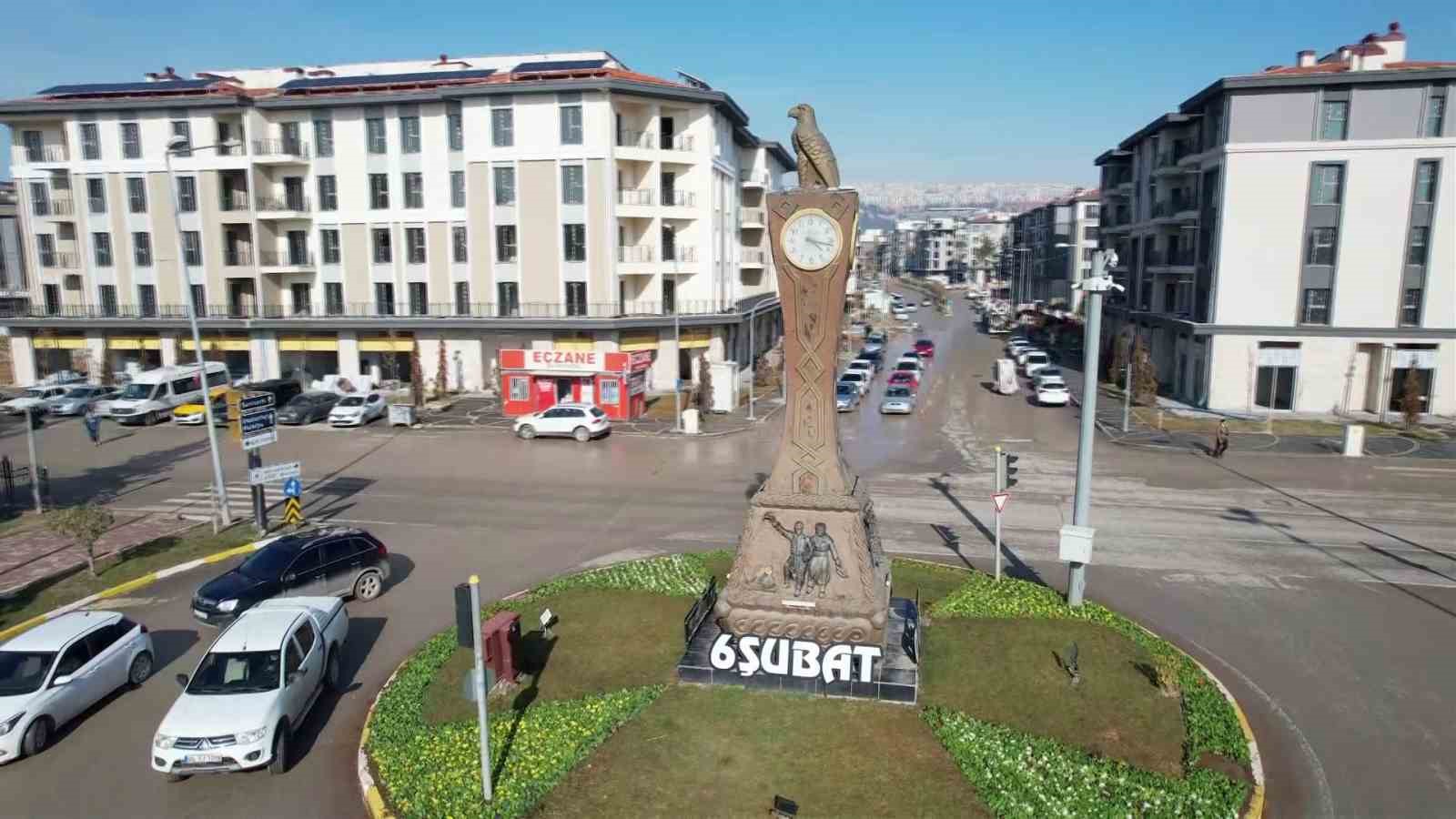 adiyaman saat kulesi 3 yildir 0417yi gosteriyor 0 e1n8ibAa