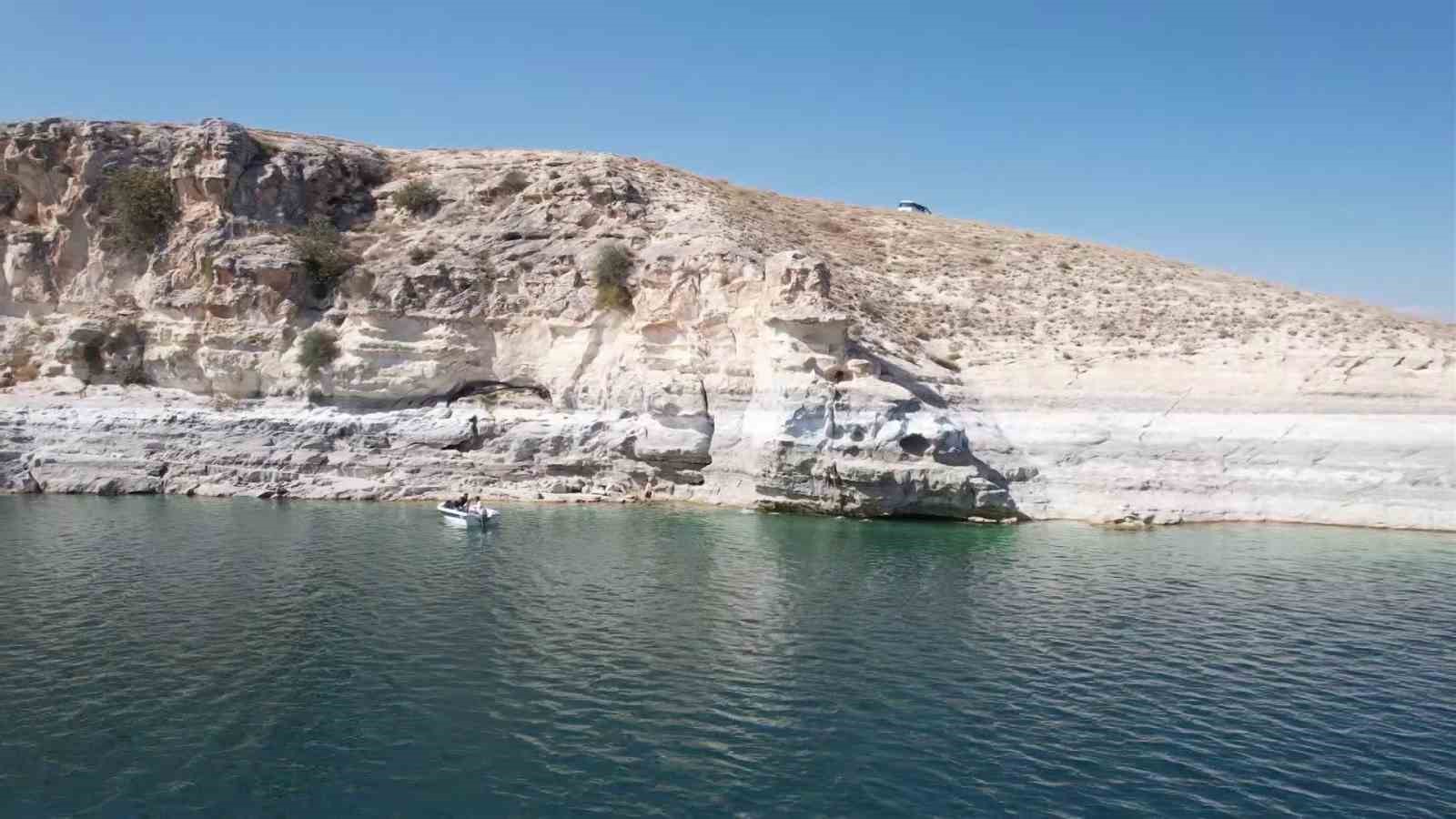 Adıyaman’da 12 bin yıllık kaya resimleri su altında görüntülendi 6 adiyamanda 12 bin yillik kaya resimleri su altinda goruntulendi 2 jmi948Ng