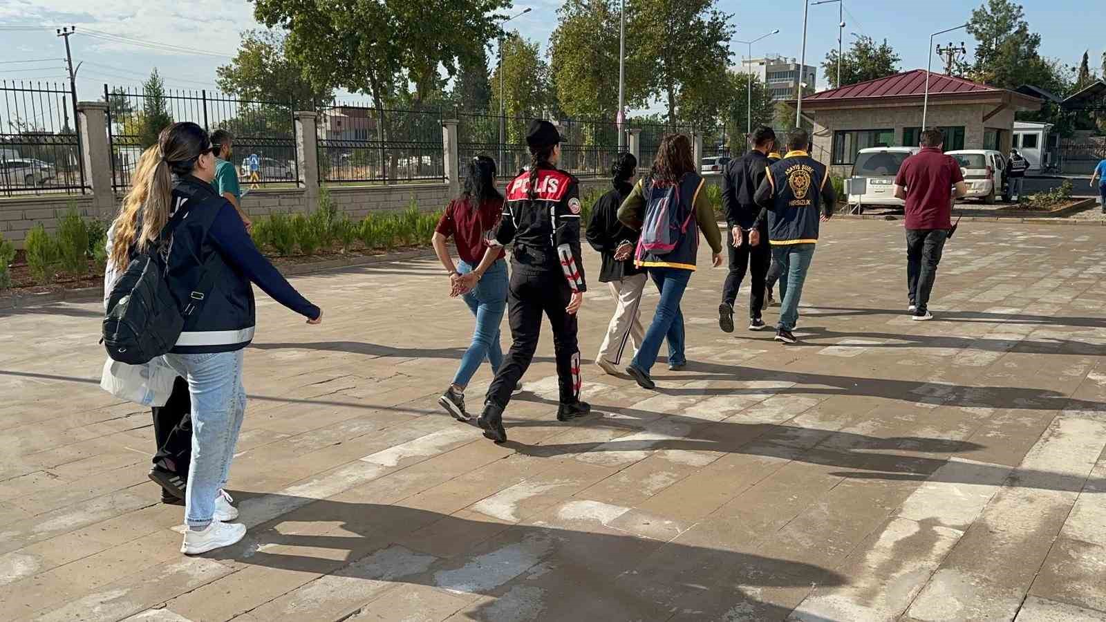 adiyamanda 500 bin tl degerinde ziynet hirsizligi supheli 4 sahis yakalandi 0 tGu2hlWY
