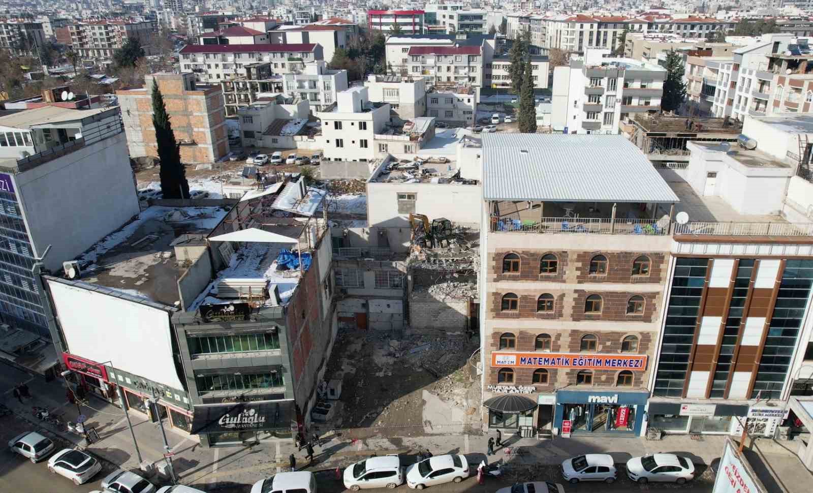adiyamanda binalar daha guvenli sekilde yikiliyor 2 JwpbTQlg