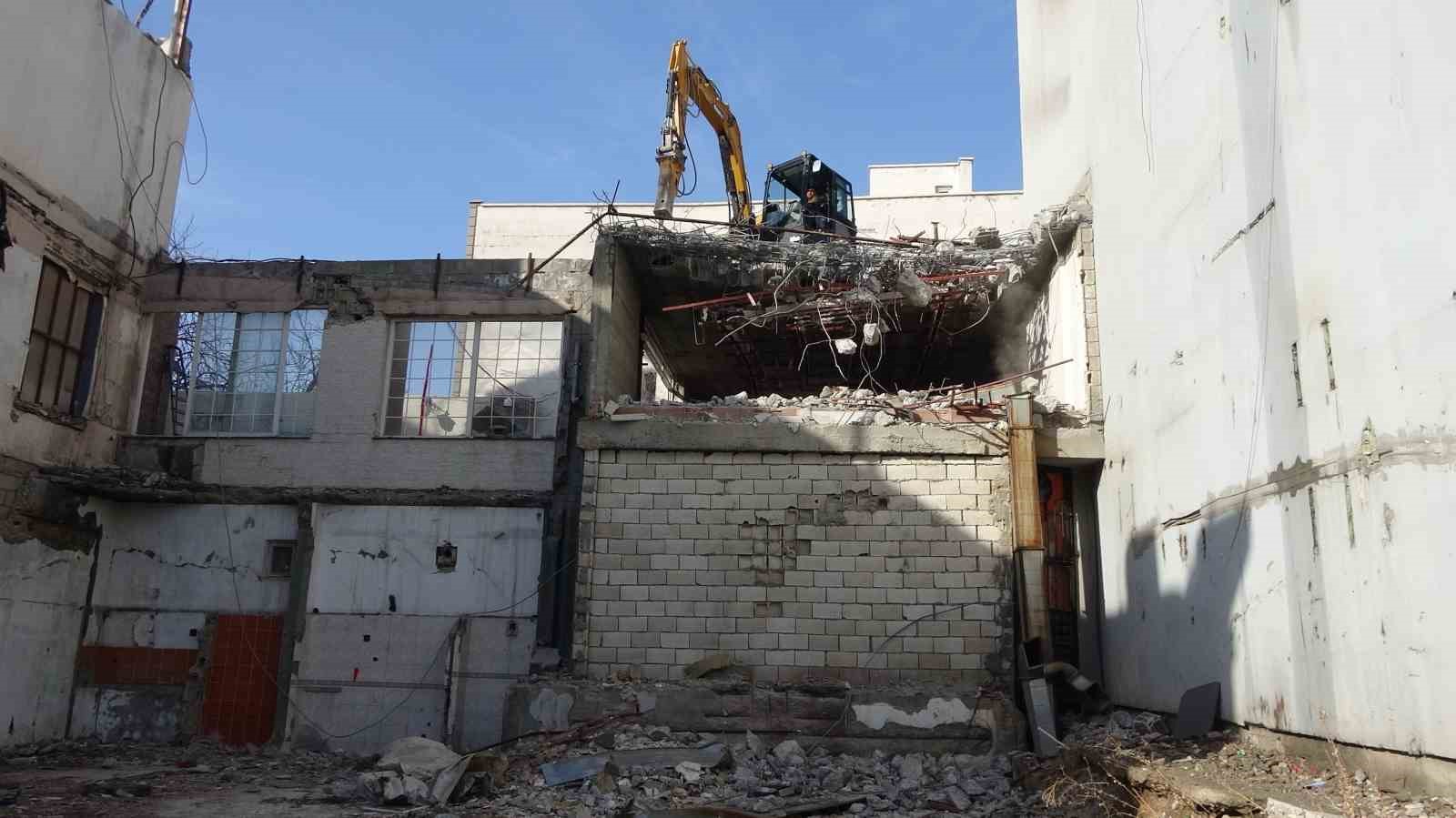 adiyamanda binalar daha guvenli sekilde yikiliyor 3 8wapfmSy