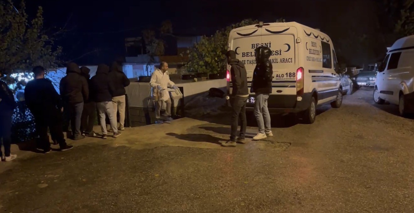 adiyamanda cifte cinayet esini ve bacanagini oldurup kacti 1 e8Pr6IrX