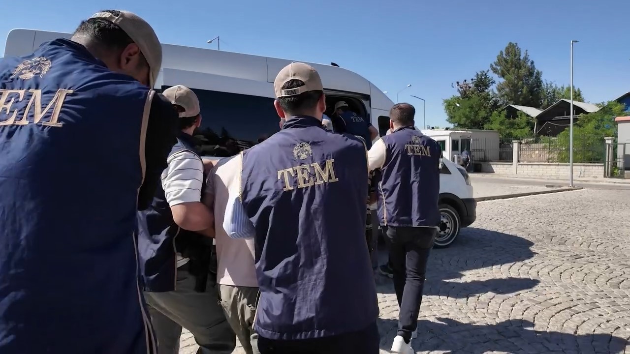 adiyamanda deas operasyonu 4 sahis tutuklandi 2 uwYzu1SI