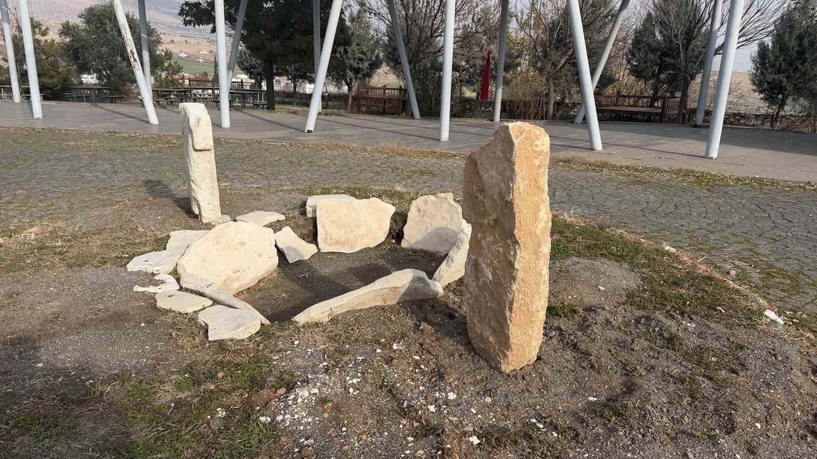 adiyamanda gobeklitepedeki t sekilli taslarin benzeri ortaya cikti 2 VD7zAP7c