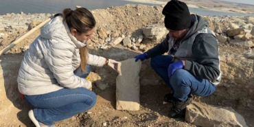 adiyamanda-gobeklitepedeki-t-sekilli-taslarin-benzeri-ortaya-cikti-3Ehlcdbi.jpg