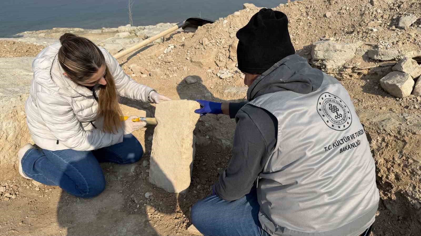 adiyamanda gobeklitepedeki t sekilli taslarin benzeri ortaya cikti 5 uLZNX6dc