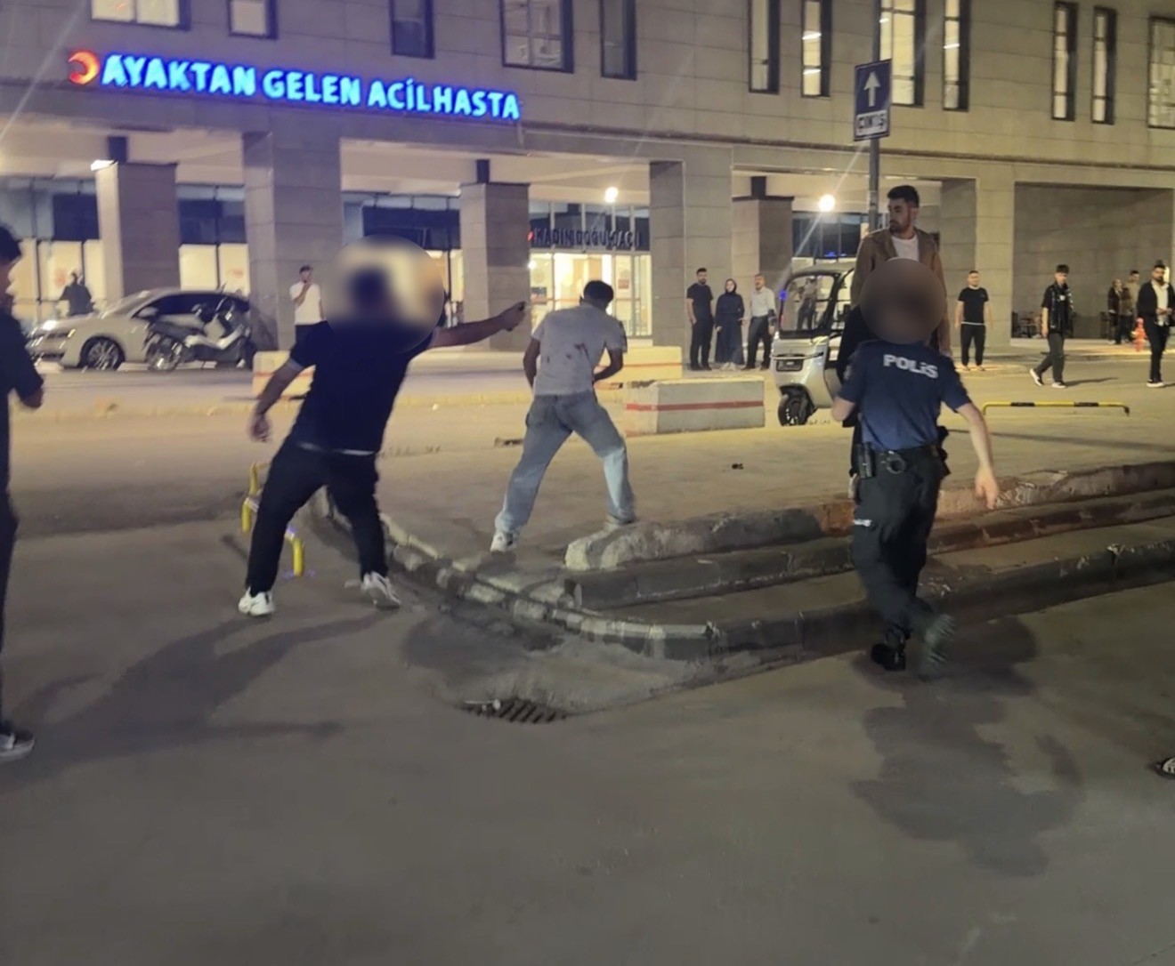 Adıyaman’da hastanede bıçaklı saldırı: 2’si güvenlik görevlisi 3 yaralı 4 adiyamanda hastanede bicakli saldiri 2si guvenlik gorevlisi 3 yarali 0 2tsdU4cq