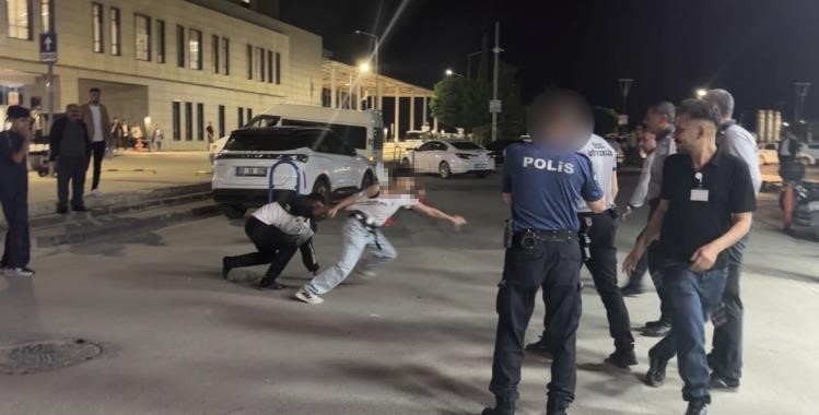 Adıyaman’da hastanede bıçaklı saldırı: 2’si güvenlik görevlisi 3 yaralı 5 adiyamanda hastanede bicakli saldiri 2si guvenlik gorevlisi 3 yarali 1 VYkWJA7G