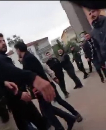 adiyamanda-intihar-olayini-haber-yapan-gazetecileri-polisler-darbetti-7GAiwvdc.jpg