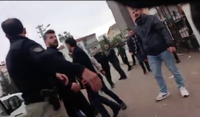 adiyamanda-intihar-olayini-haber-yapan-gazetecileri-polisler-darbetti-7GAiwvdc.jpg