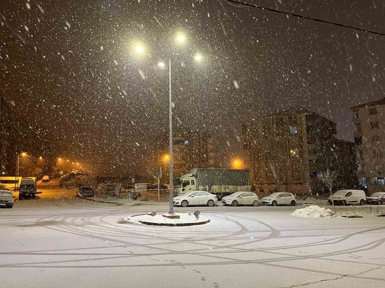 Adıyaman’da kar yağışı etkisini artırdı 4 adiyamanda kar yagisi etkisini artirdi 0 fpASVvlC