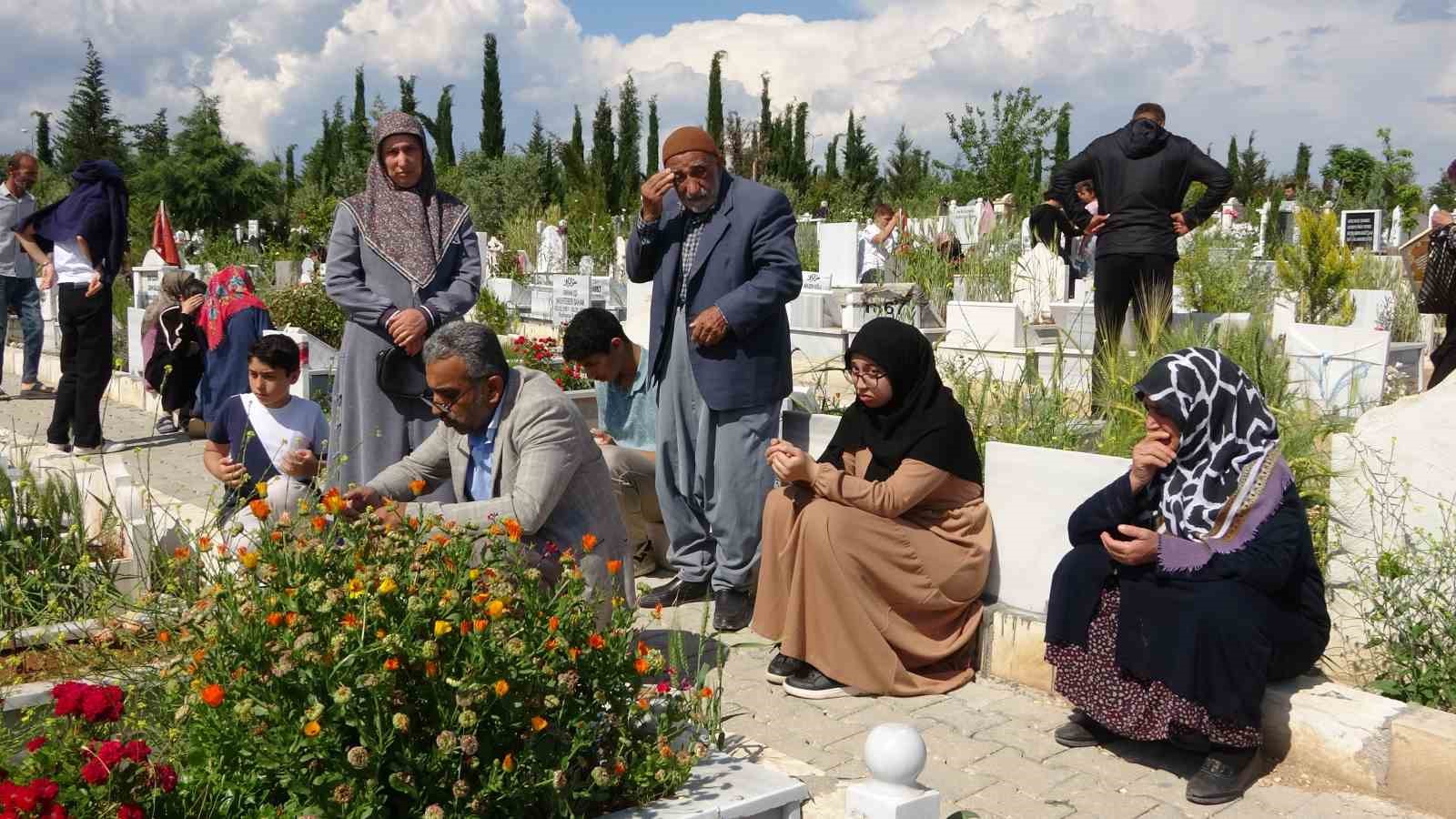 adiyamanda mezarlikta bayram yogunlugu 1 YUlSDg83