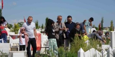 adiyamanda-mezarlikta-bayram-yogunlugu-VADFZIwP.jpg