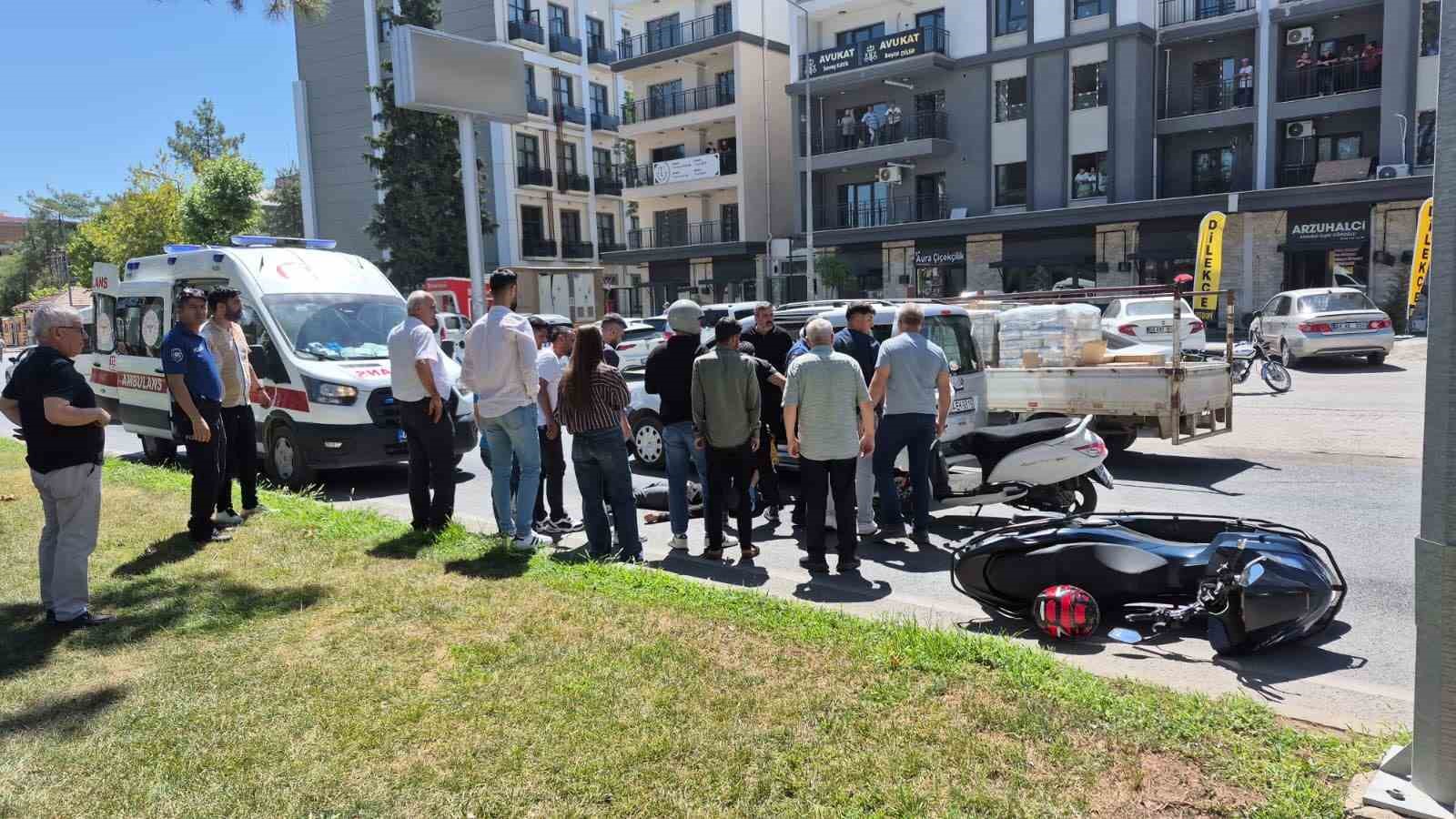 adiyamanda motosiklet devrildi 2 yarali 0 PMUb9Qbe