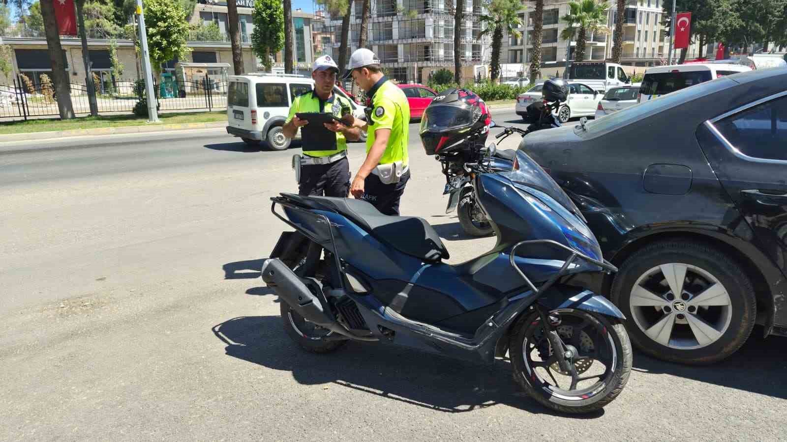 adiyamanda motosiklet devrildi 2 yarali 1 tXXqlcXn