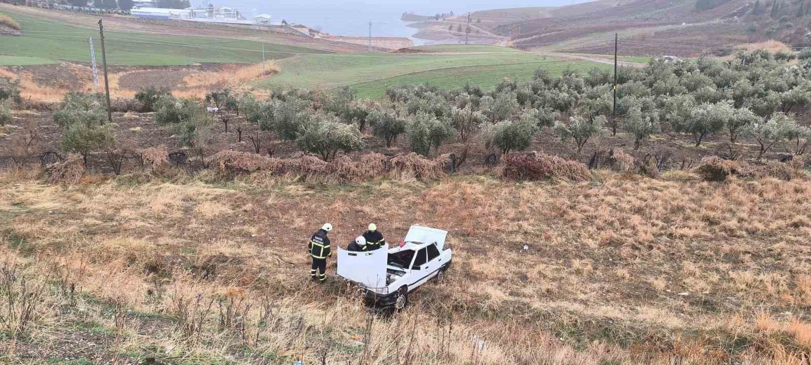 adiyamanda otomobil sarampole yuvarlandi 3 yarali 2 X7vrMBdc