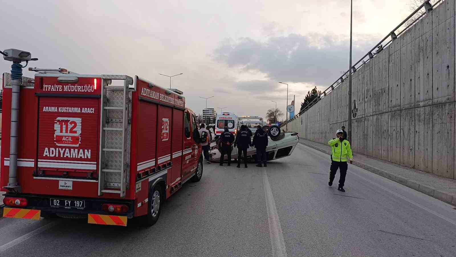 Adıyaman’da otomobil takla attı: 3 yaralı 6 adiyamanda otomobil takla atti 3 yarali 2 pzf9ERpZ