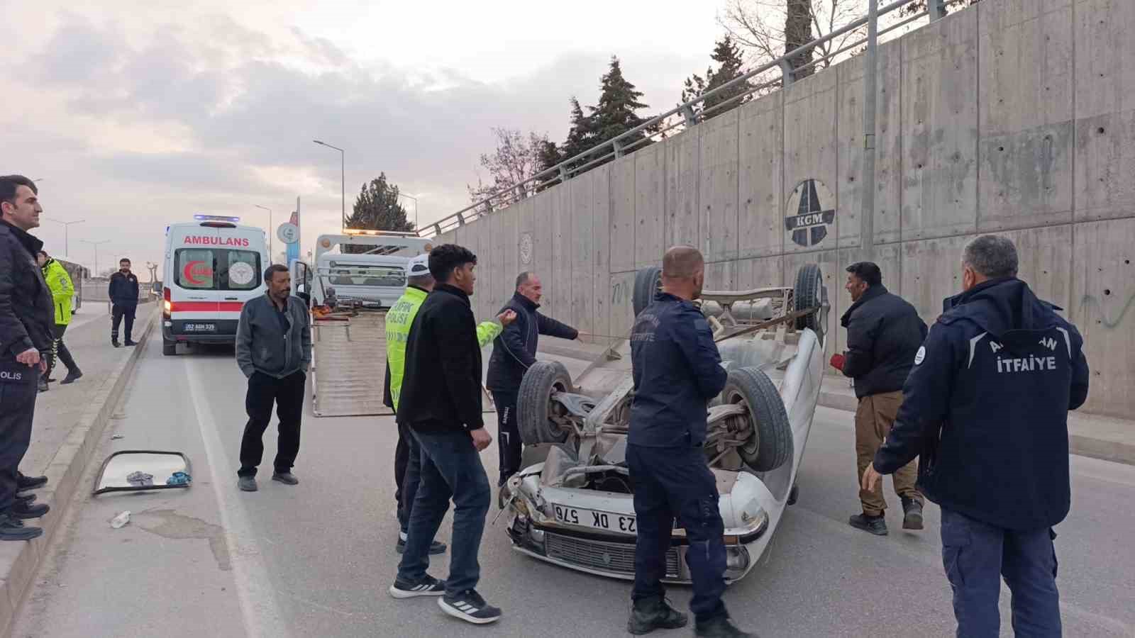 Adıyaman’da otomobil takla attı: 3 yaralı 7 adiyamanda otomobil takla atti 3 yarali 3 VBN1Njae