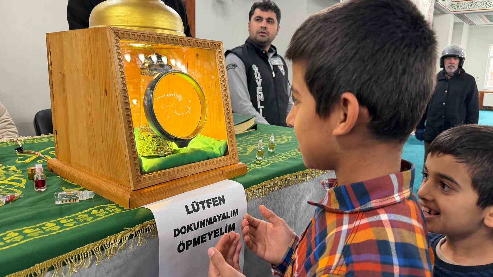 adiyamanda sakal i serife buyuk ilgi 2 rMNEwpIM