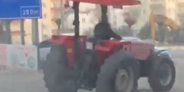 adiyamanda-saskina-ceviren-goruntu-traktor-3-tekerle-ilerledi-VGnPO9Zd.jpg