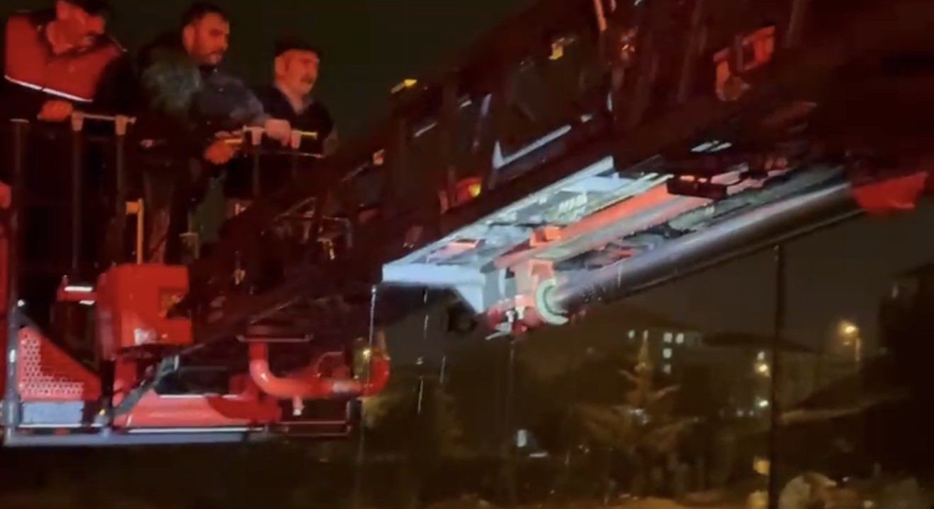 adiyamanda sele yakalanan arac suya gomuldu 2 ul6nLTby