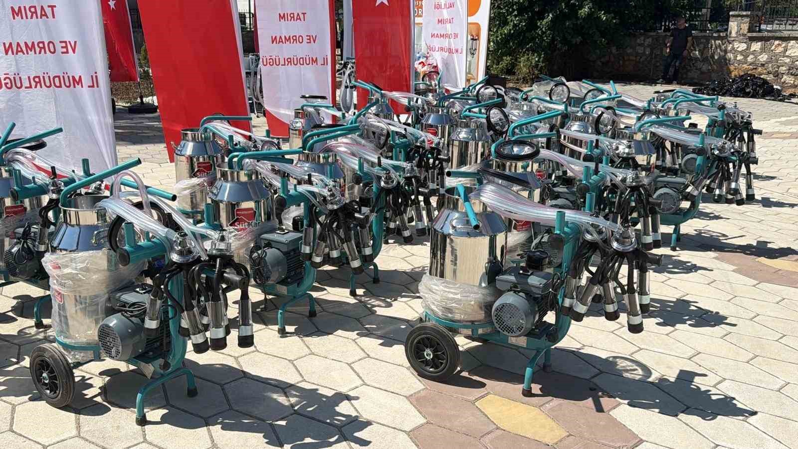 adiyamanda sut sagim makineleri ureticilere dagitildi 1 syjYBsgS
