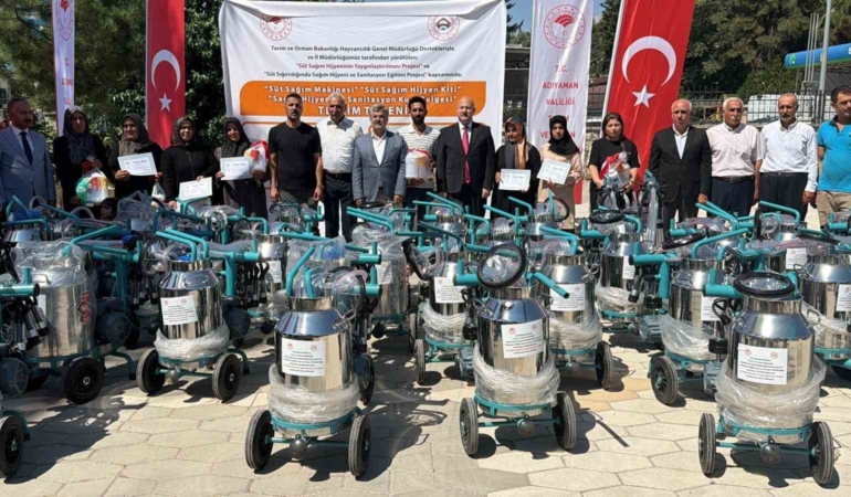 adiyamanda-sut-sagim-makineleri-ureticilere-dagitildi-F8kGPv56.jpg
