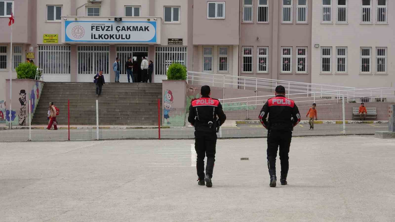 adiyamandaki tum okullar polis tarafindan korunmaya alindi 3 Btzpfteh