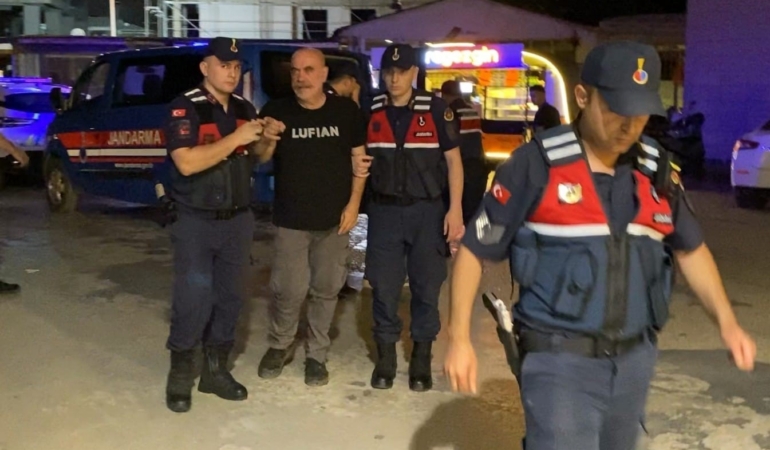 adli-kontrolle-serbest-kalan-unlu-yonetmen-ezel-akay-mahkeme-sonunda-her-seyi-ogreneceksiniz-bDsdhk2C.jpg