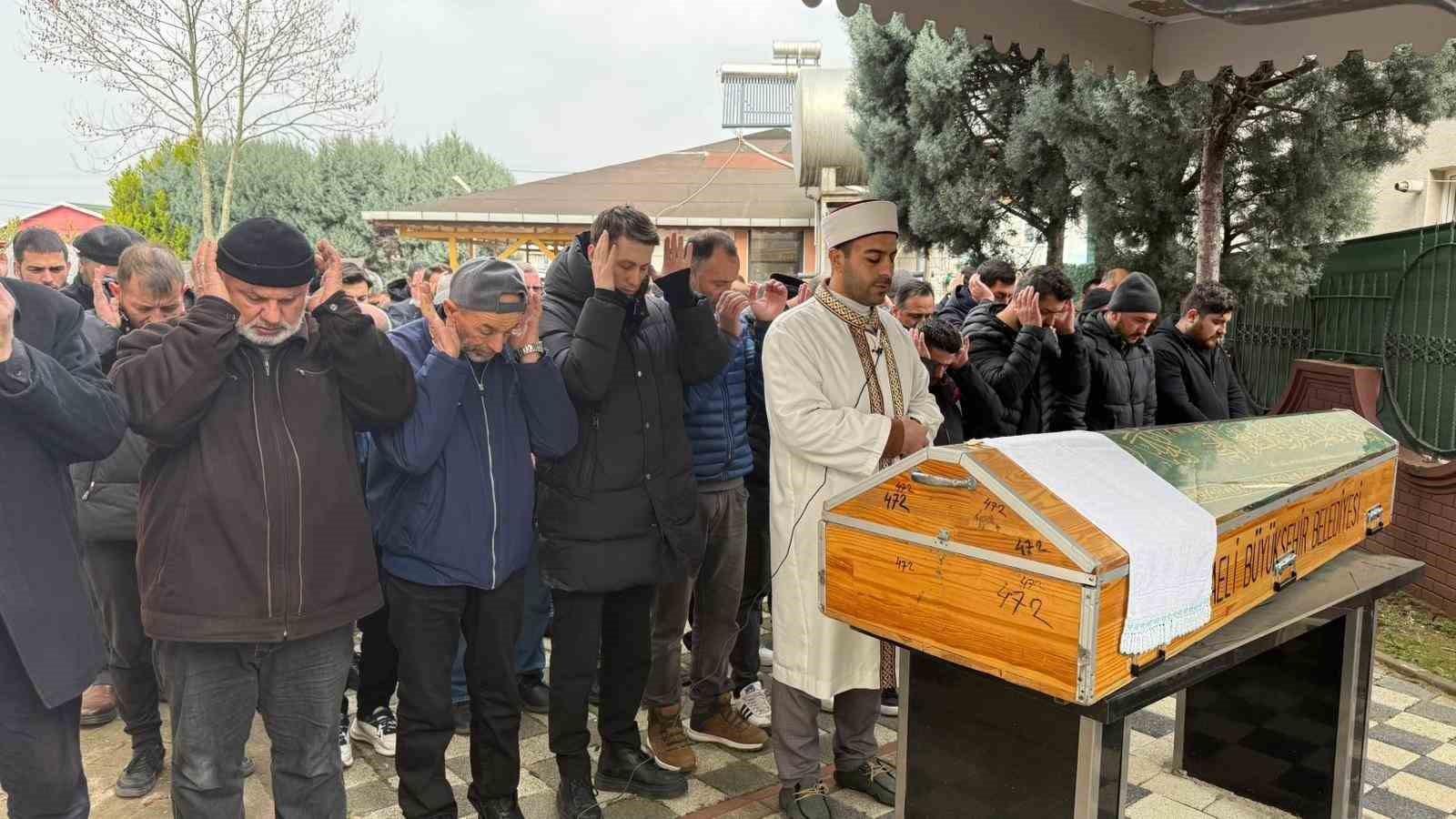 adliye onunde kalbinden bicaklanarak oldurulen emrahin amcasi konustu 1 dfbOe3YN