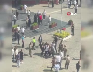 adliye-onunde-ortaligin-savas-alanina-dondugu-kavga-kamerada-lyhfB1mE.jpg