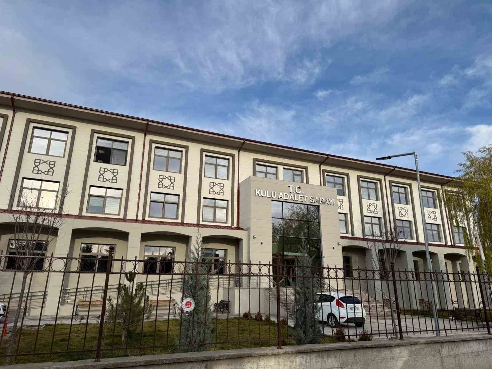 adliyede calisan memur ihale bedellerini zimmetine gecirdigi iddiasiyla tutuklandi 0 Xy3TOmBV