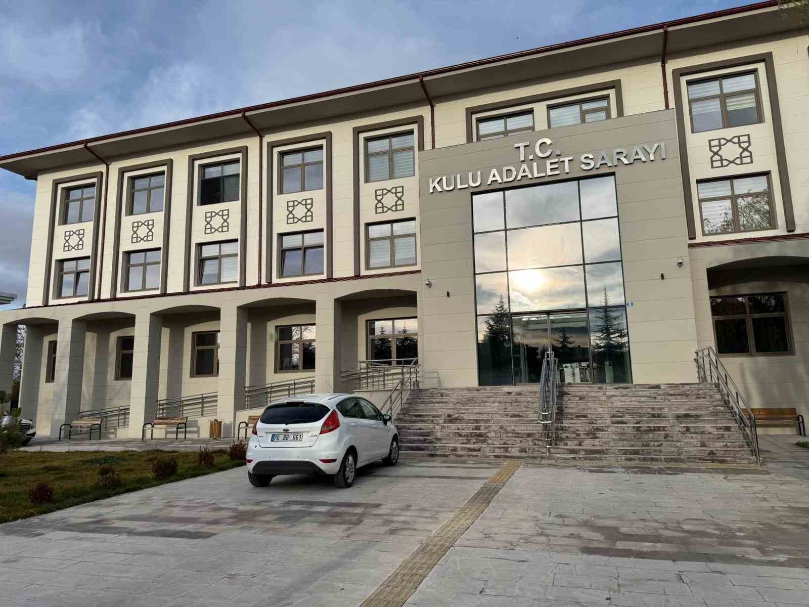 adliyede calisan memur ihale bedellerini zimmetine gecirdigi iddiasiyla tutuklandi 1 dOYLSQg8