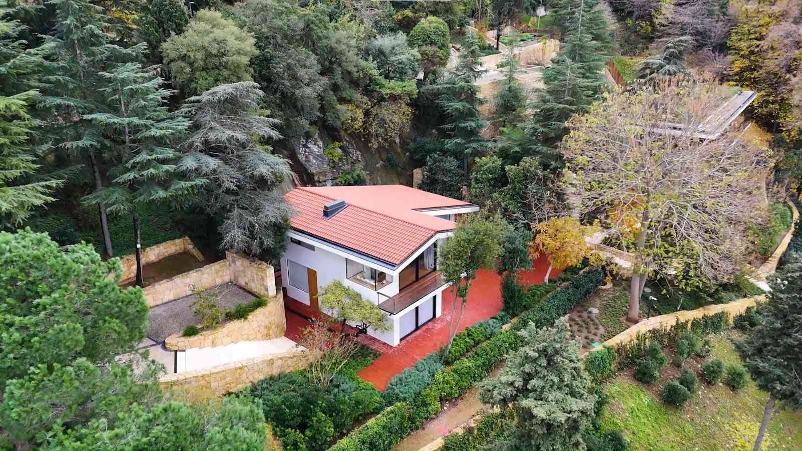 Adnan Oktar’ın eski villası Rus Oligark’ın restorasyonundan geçti: Son hali böyle görüntülendi 7 adnan oktarin eski villasi rus oligarkin restorasyonundan gecti son hali boyle goruntulendi 3 Fz31YCvh