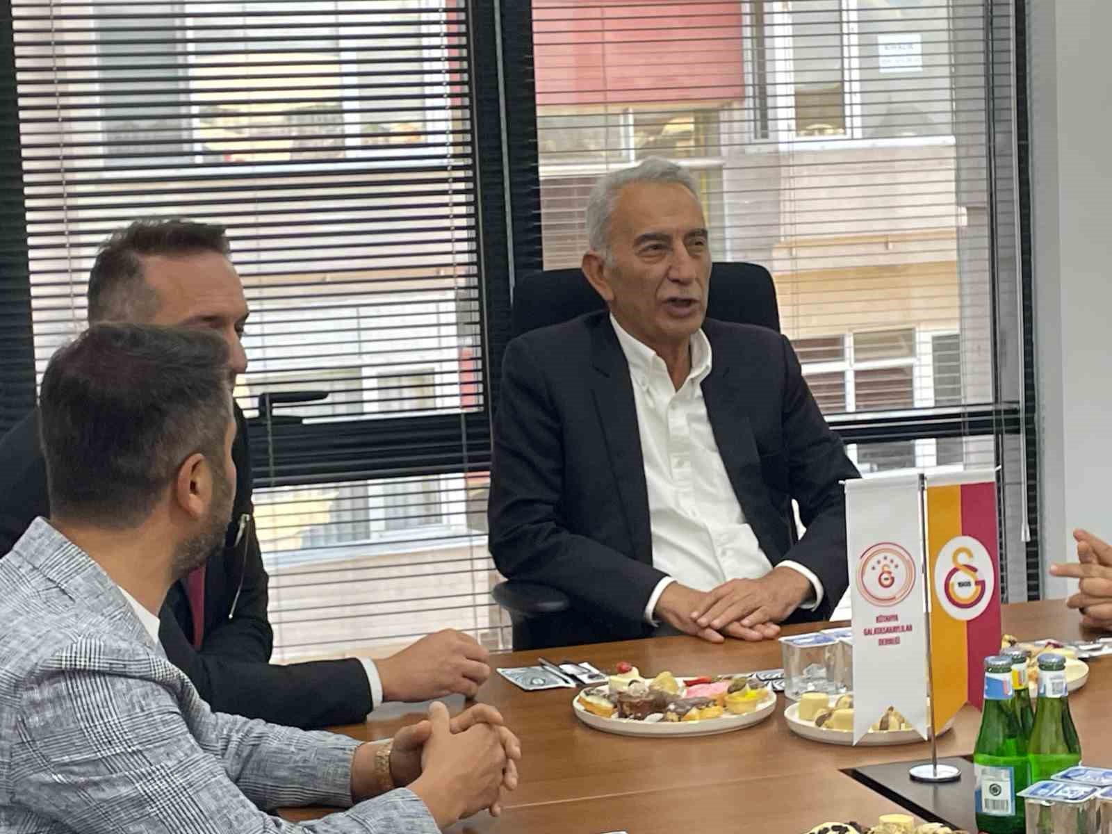 Adnan Polat, 1905 Kütahya Galatasaraylılar Derneği’nin açılışına katıldı 5 adnan polat 1905 kutahya galatasaraylilar derneginin acilisina katildi 1 54wcteyN