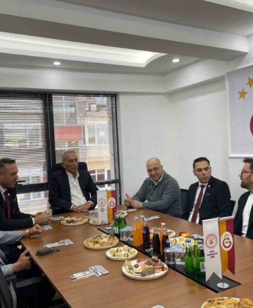 adnan-polat-1905-kutahya-galatasaraylilar-derneginin-acilisina-katildi-BNAR1wig.jpg