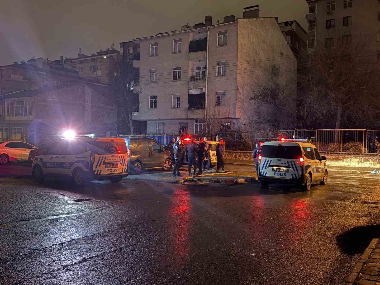 adres sorduktan sonra bicakladilar 1 yarali 3