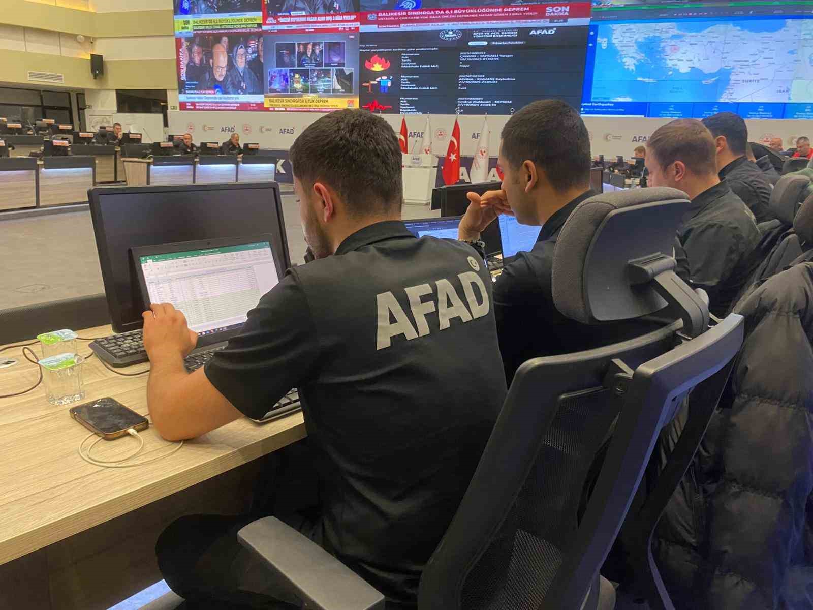 AFAD, Acil Yönetim Merkezi’nde çalışmalara devam ediyor 9 afad acil yonetim merkezinde calismalara devam ediyor 5 BNyYdMkH