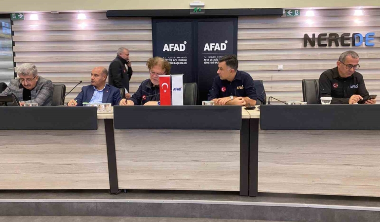 afad-acil-yonetim-merkezinde-calismalara-devam-ediyor-y5ITYnSL.jpg